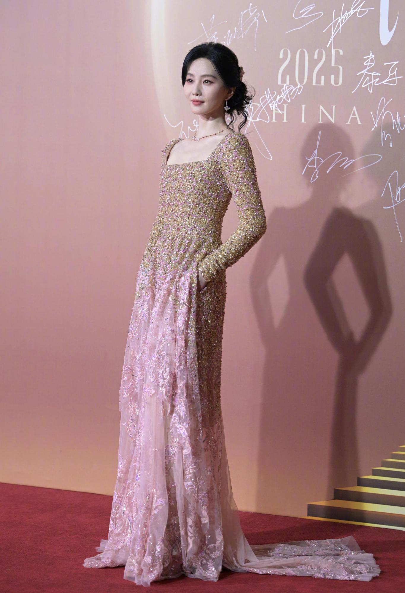 刘诗诗抹胸连身礼服全身现场生图照[5]